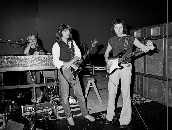 David stone. Дэвид Стоун Rainbow. Bob Daisley Rainbow. Deep Purple гитарист. Rainbow Band with David Stone.