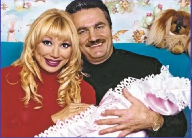 lifeinteres.ru (со вторым мужем и младшей дочкой)