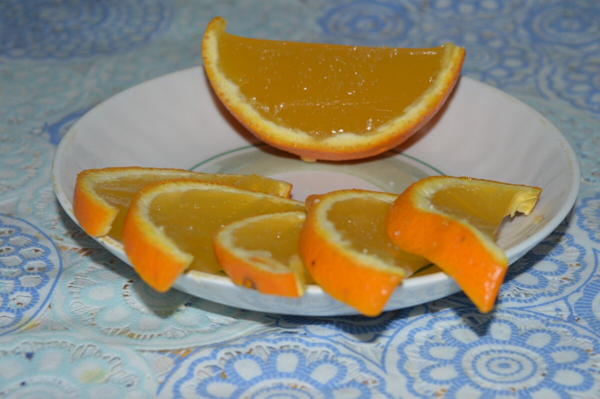 Рецепты с апельсиновой цедрой. Желе в апельсиновой кожуре. Апельсиновое желе. Желе из апельсина. Желе в апельсине.