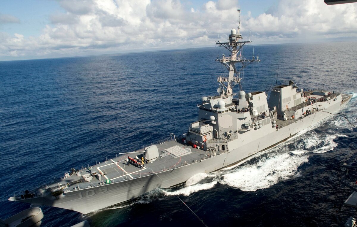 Американский ракетный эсминец типа "Арли Берк" USS Porter