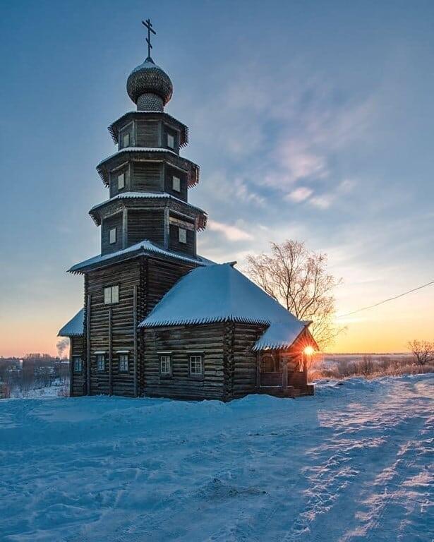 Церковь построенная без единого гвоздя в Торжке. Фото: https://www.instagram.com/p/CMOmoRZjqWl/