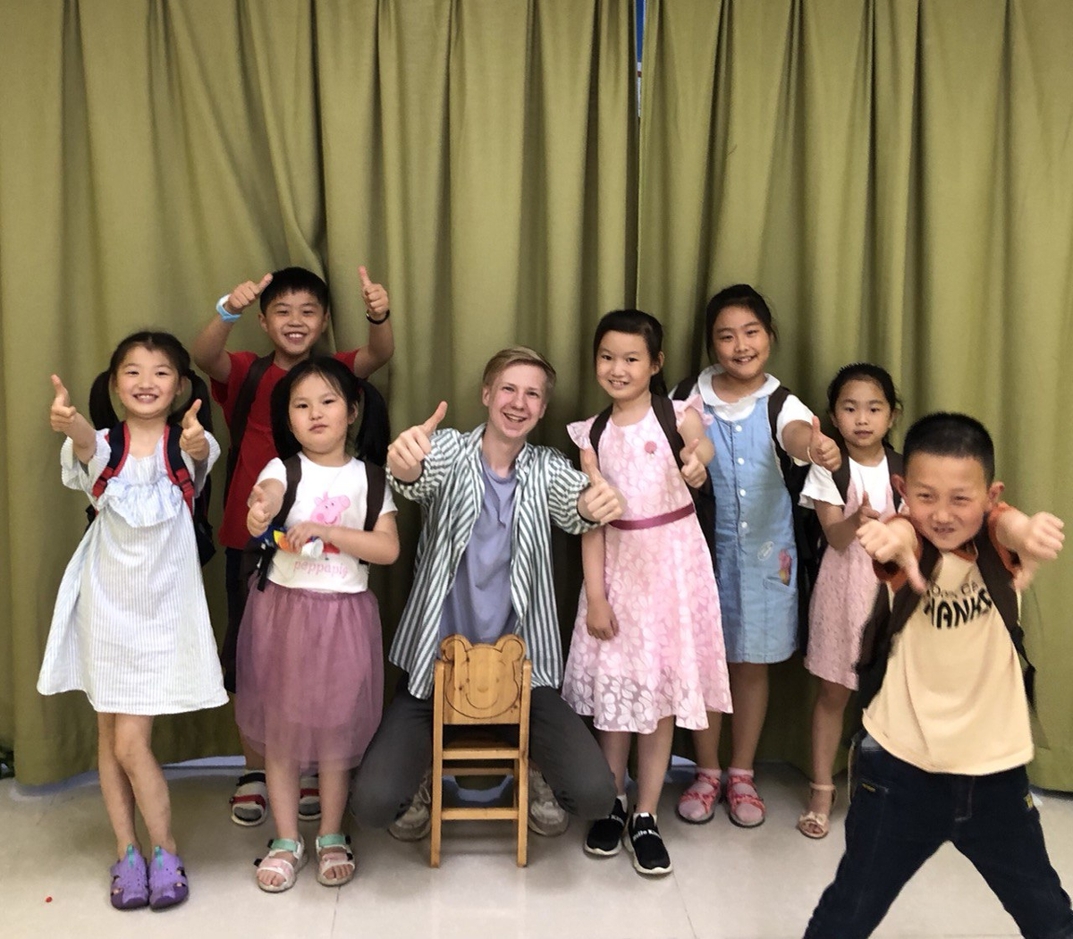 Такая высокая нагрузка лишает детей детства. Маленький китаец рождается с чувством долга перед родителями и с жизненной необходимостью стать лучшим во что бы то ни стало.