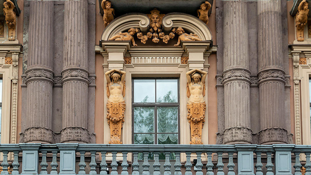 Кариатиды. Дом Утина