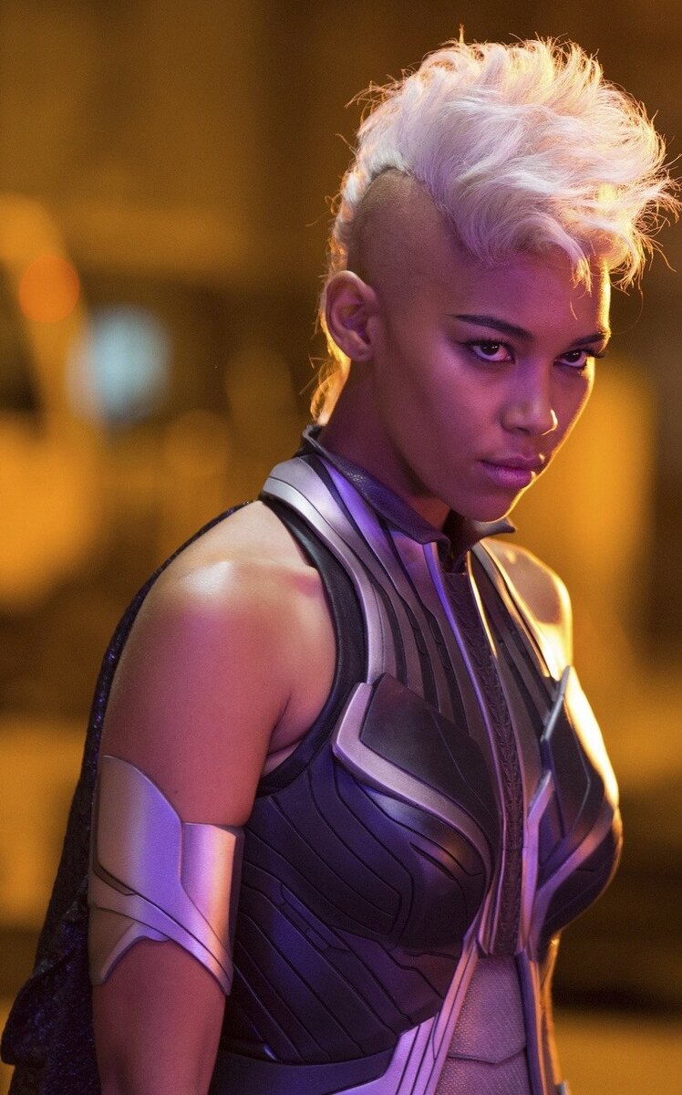 Шторм была одной из трёх первых учеников Чарльза , и позже стала преподавателем. 