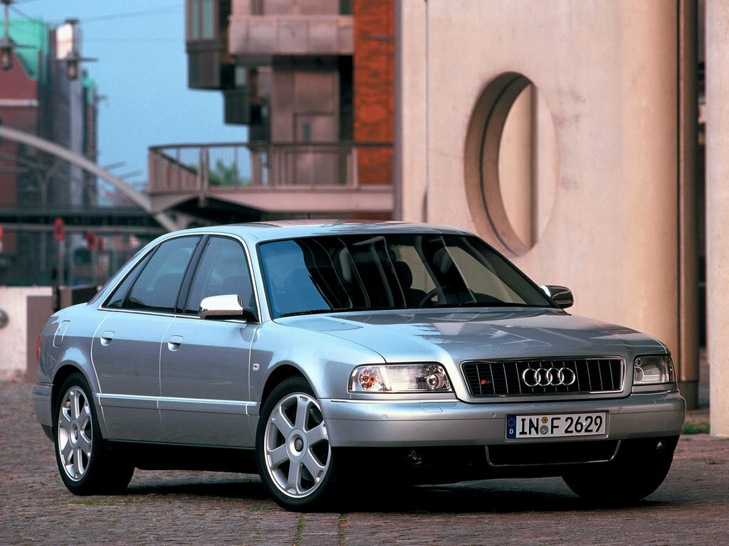 Audi S8 (D2) (1996-2002).