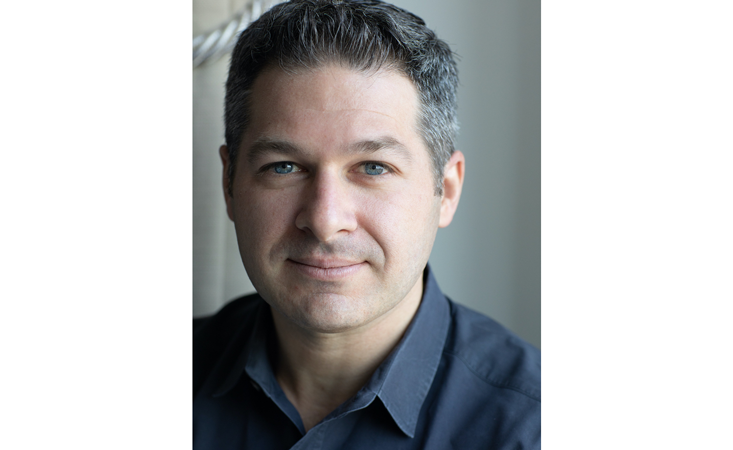 Итан Кросс, автор книги “болтовня”, хотел "действительно выяснить, что мы знаем о том, что такое болтовня, почему мы ее испытываем и как с ней бороться", - говорит он. 