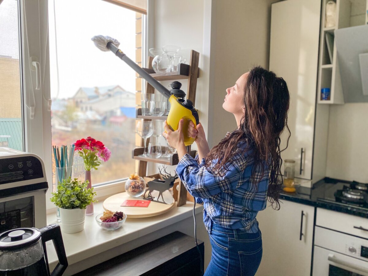 Им можно и стекла тоже мыть