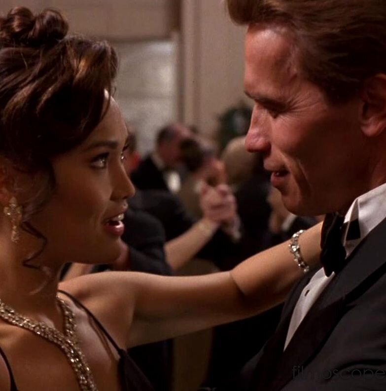 Кадр из фильма "Правдивая ложь", 1994 год