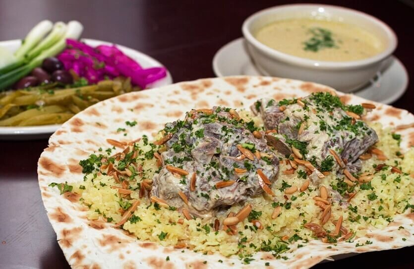 Мезе оаэ. Гузи еда оаэ. Osh restaurant dubai. Ливанская кухня. Арабская кухня национальные блюда.