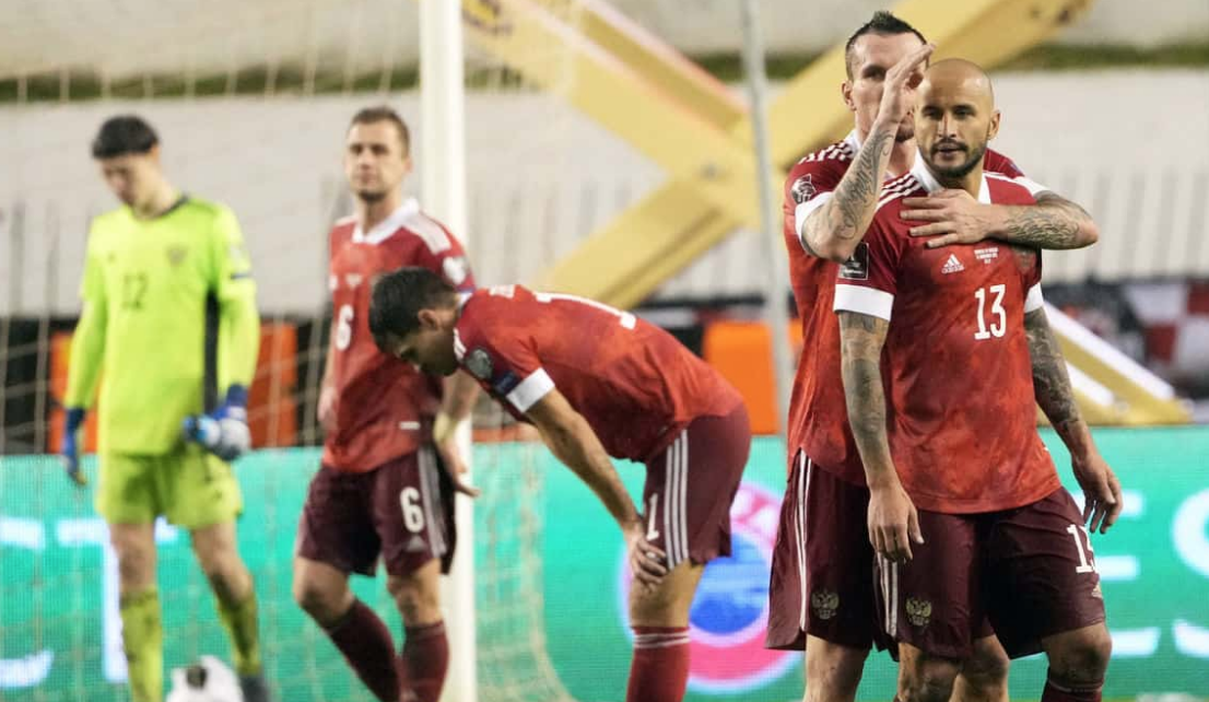 Гол Федора Кудряшова в свои ворота в матче с Хорватией не позволил сборной России выйти на ЧМ-2022 напрямую. Фото rfs.ru