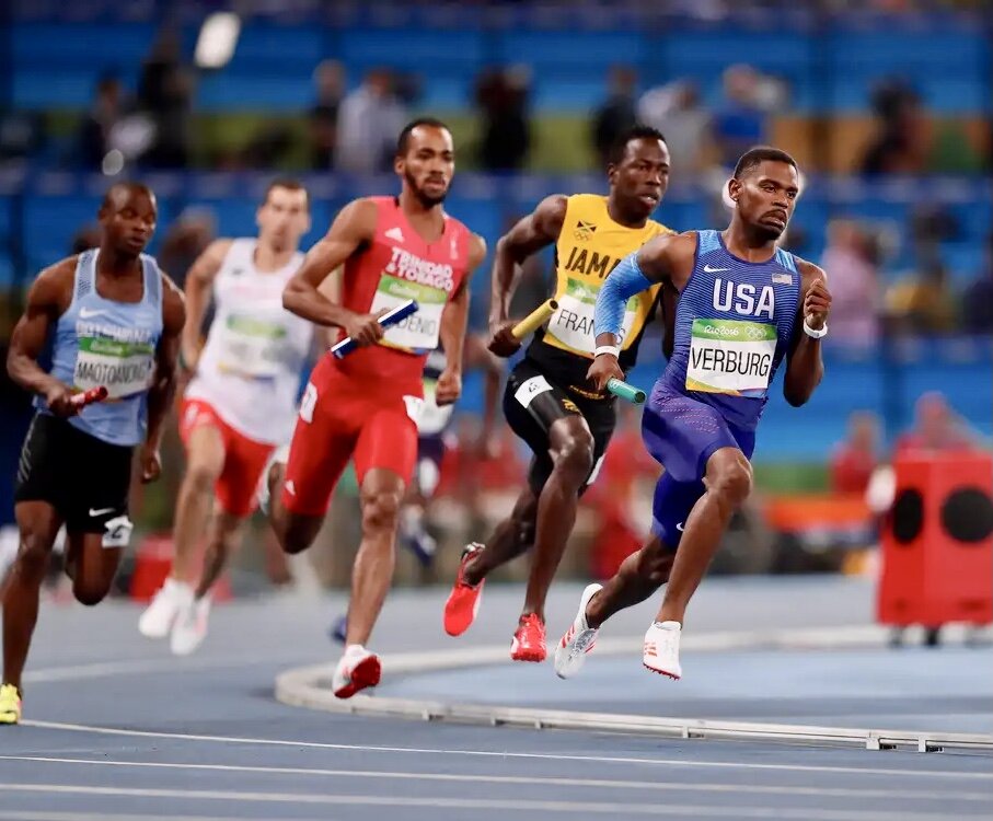 Атлетика олимпийские игры. Спринт 400 метров. Спринтеры на 400 метров. Легкая атлетика бег 400 метров. Спринтерский бег 400 метров.