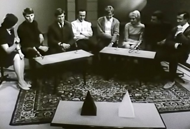 Изображение на обложке: кадр из научно-популярного фильма «Я и другие». «Киевнаучфильм». 1971 год 