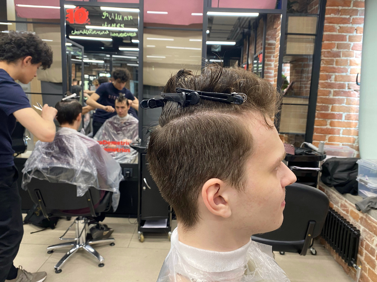 Фото «ДО», уже с отобранным пробором 