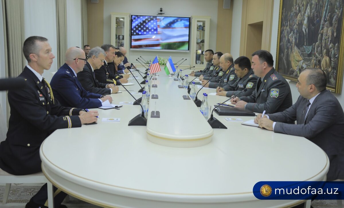 Переговоры генерал-лейтенанта Баходира Курбанова и главы Центрального командования (CENTCOM) Вооруженных Сил США генерала Майкла Эрика Курилла. Фото из открытых источников.