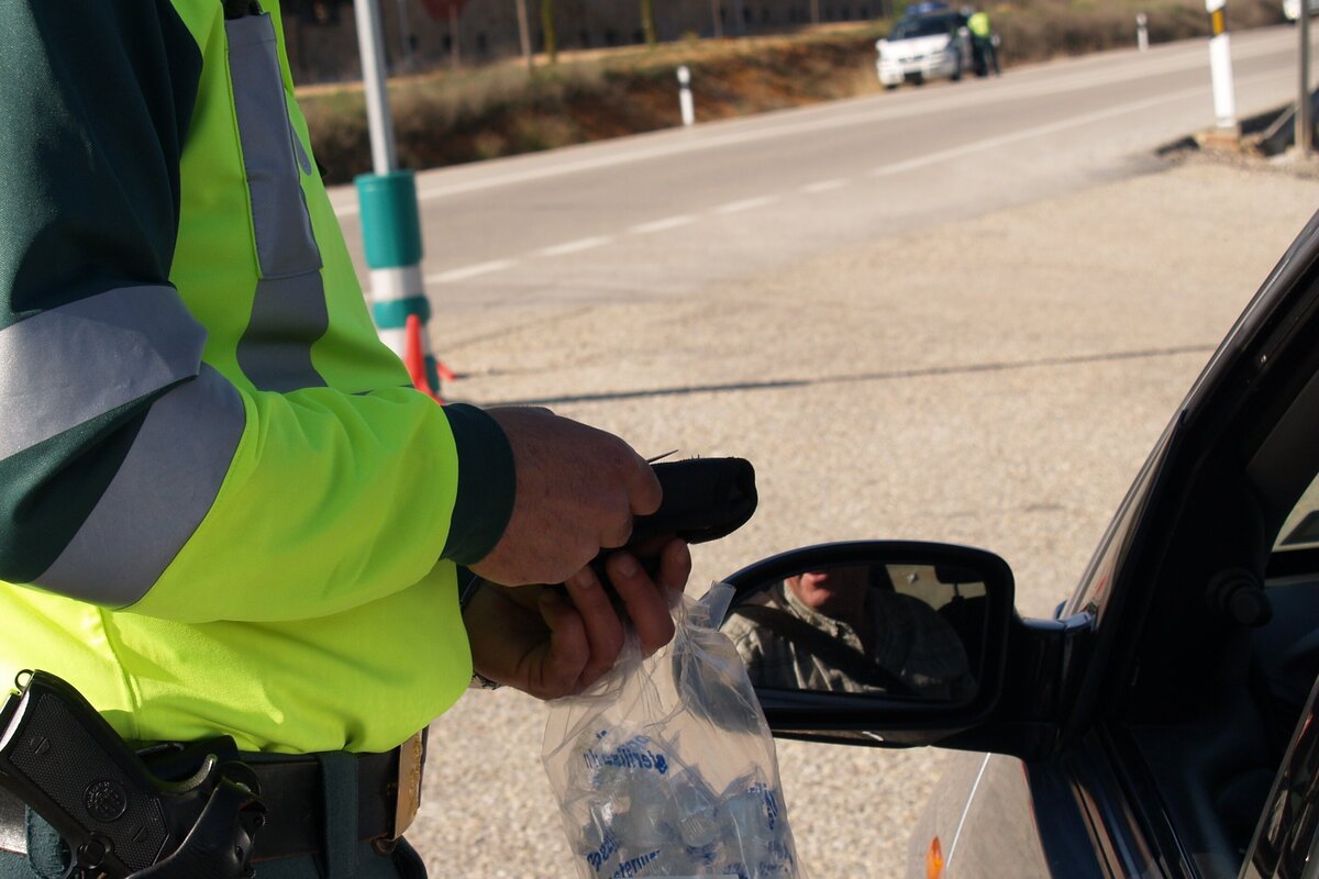     Интуиция или конкретные признаки: как сотрудники ГИБДД издалека узнают, что водитель в машине пьян?