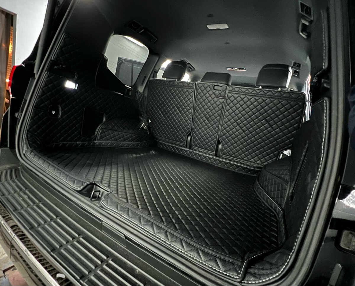3d коврик в багажник для  Toyota Land Cruiser 300