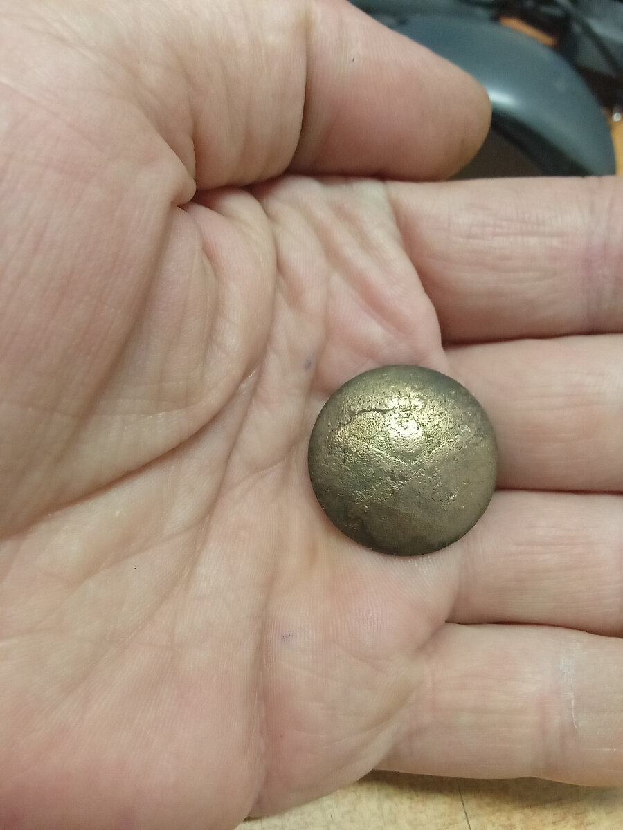 Пуговица гренада над пушками