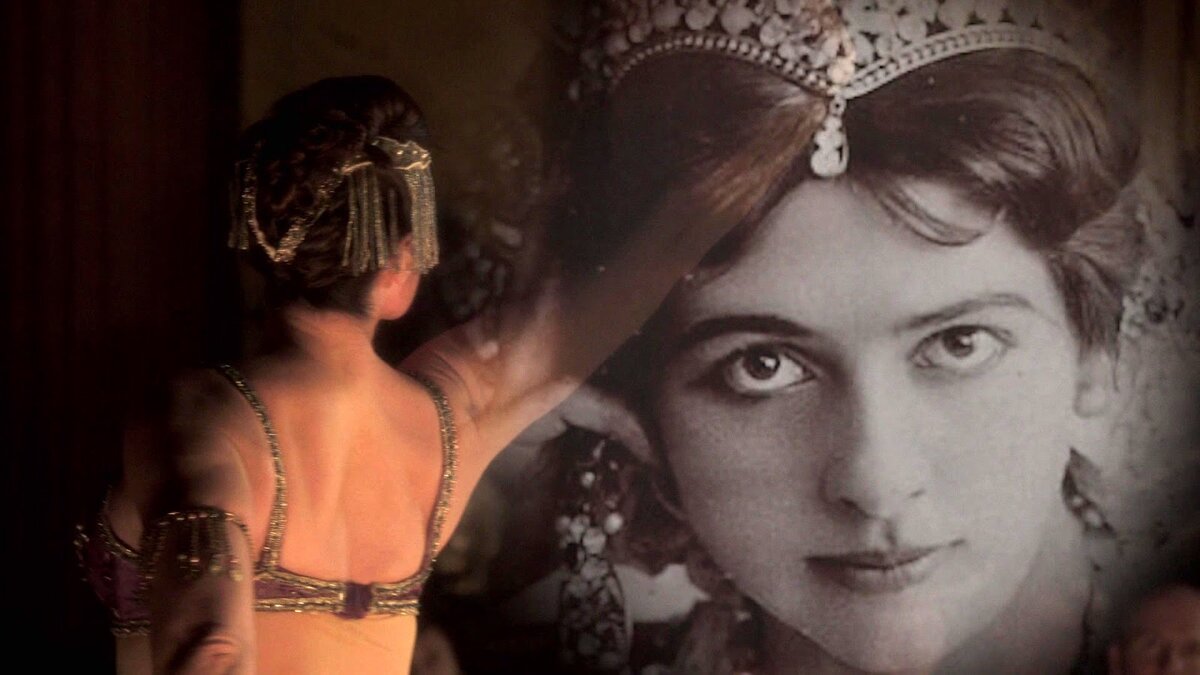 Мата Хари.https://www.kino-teatr.ru/kino/movie/hollywood/28965/foto/341031/#foto