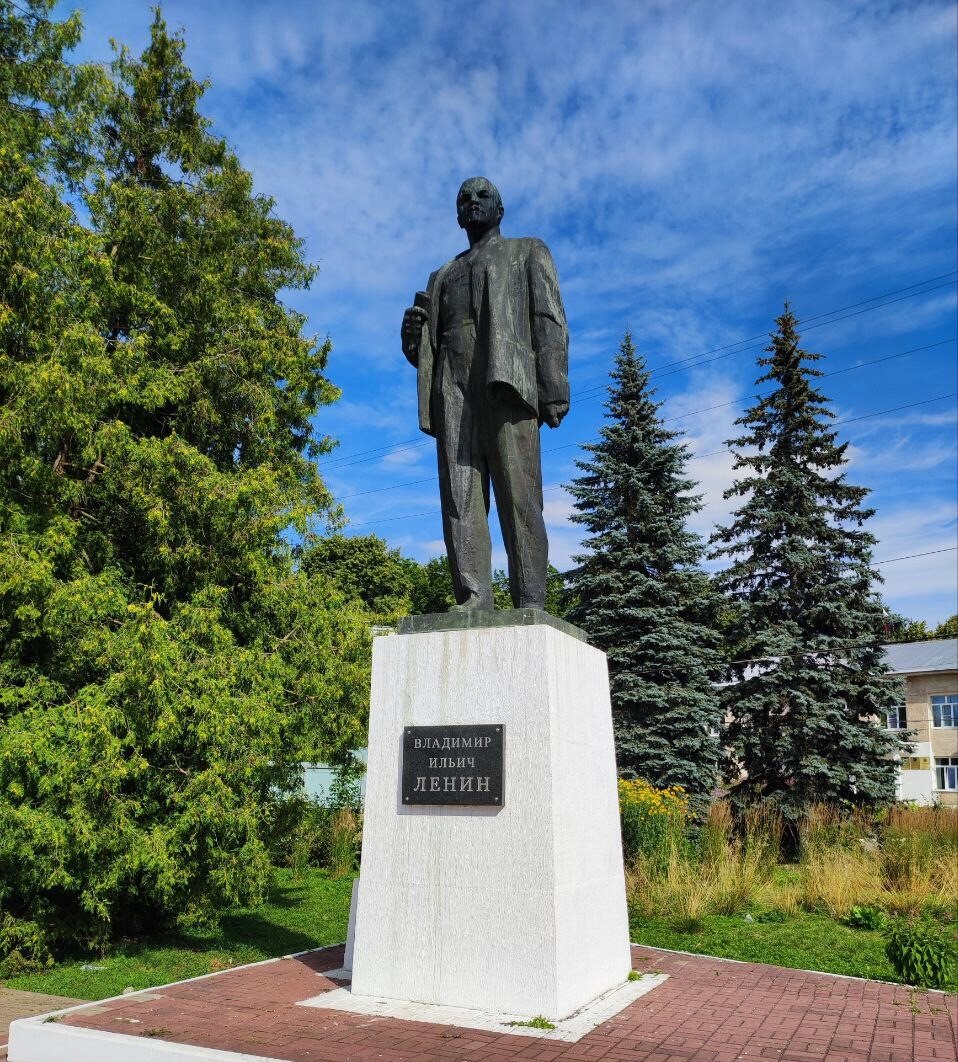 Памятник Ленину, Таруса. Источник — dzen.ru/pa_myatnik