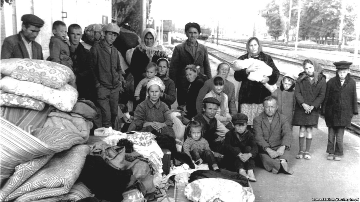 Крымские татары прибыли к местам выселения в эшелоне НКВД.1944 год