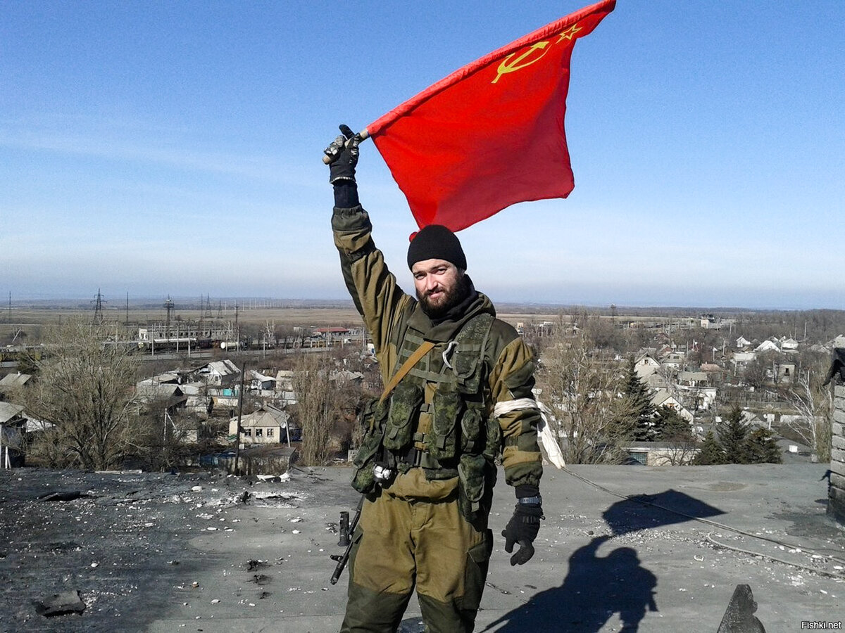 Советская символика присутствовала на Донбассе ещё в период активной фазы боевых действий в 2014‑2015 годах. Уже тогда защитники Русского Мира отчётливо понимали, что им противостоит нацизм