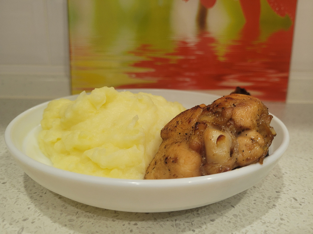 Крылышки с картофельным пюре