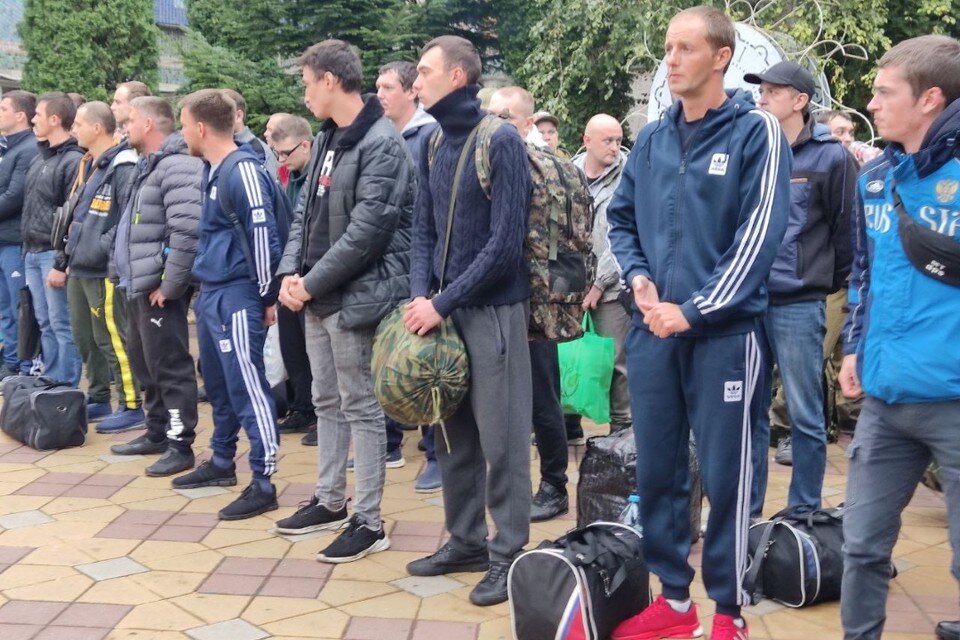     Эти парни - надежда и опора своих семей и страны. Фото: МИХАЙЛОВА Ева