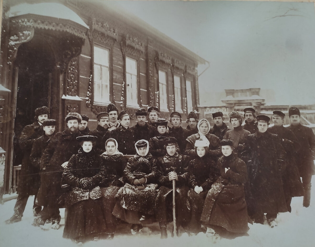 С.К. Шакулова среди членов революционного кружка г. Касимова, 1907-08 гг. 