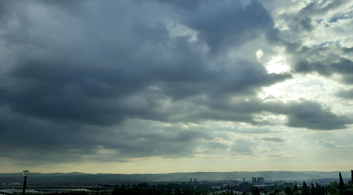 Тучки из которых пока не идет дождь (дождь пойдет в ноябре)