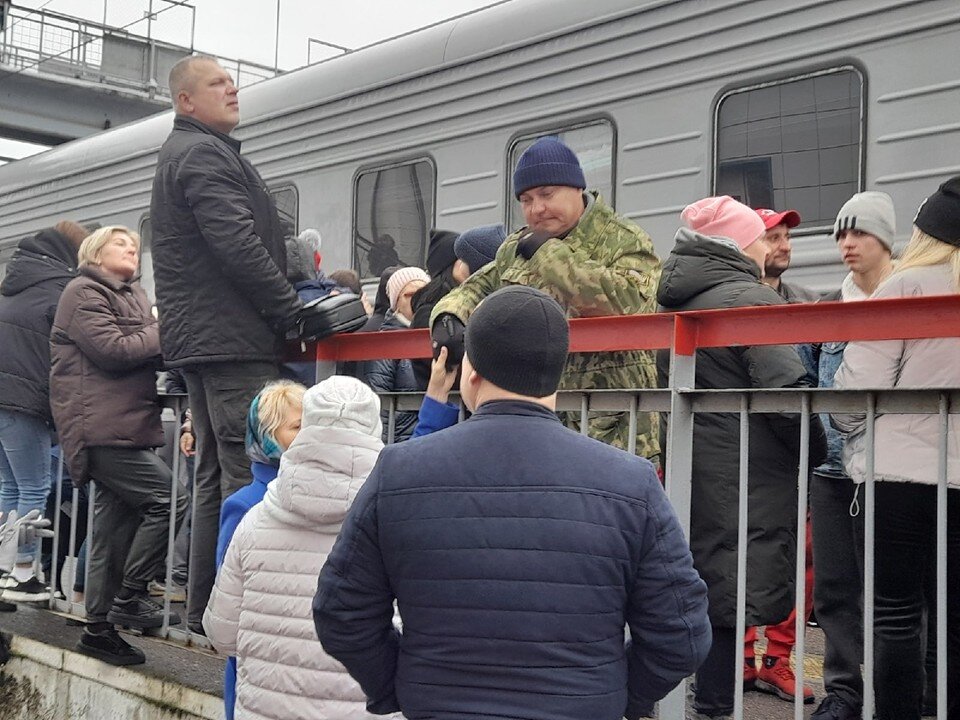     Сейчас мобилизовано 222 тысяч человек. Алёна ГОЛЕВА