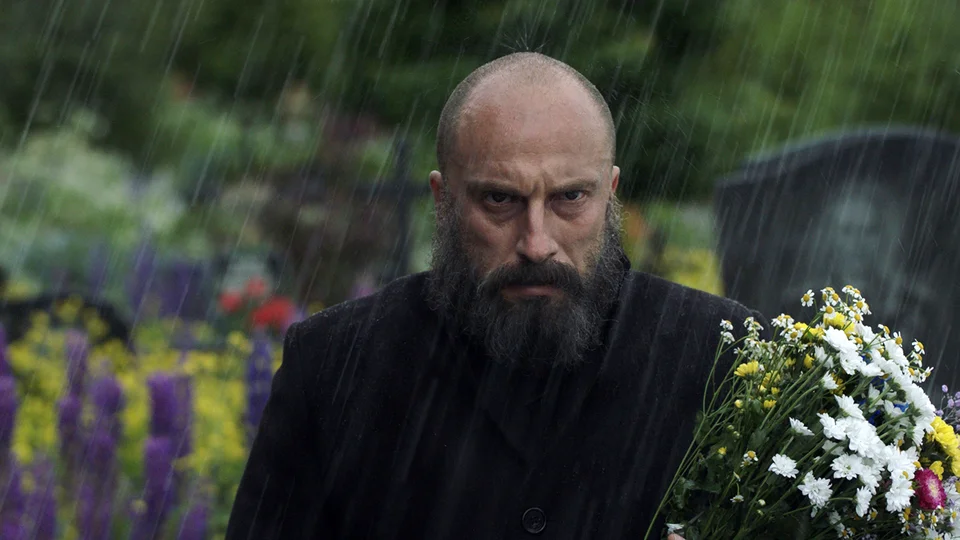 Дмитрий Нагиев в роли Виталия Калоева. Человека, потерявшего всю свою семью в страшной катастрофе. (С) Kinopoisk