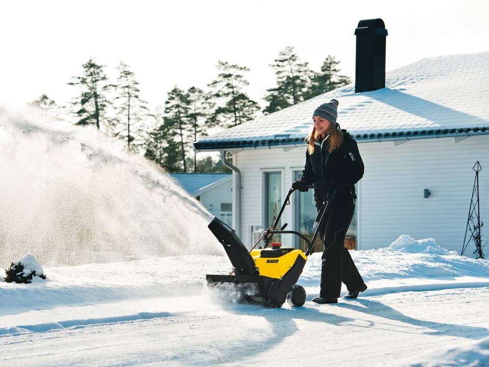 Дом советов: даже если купите снегоуборочную машину, не убирайте далеко лопату