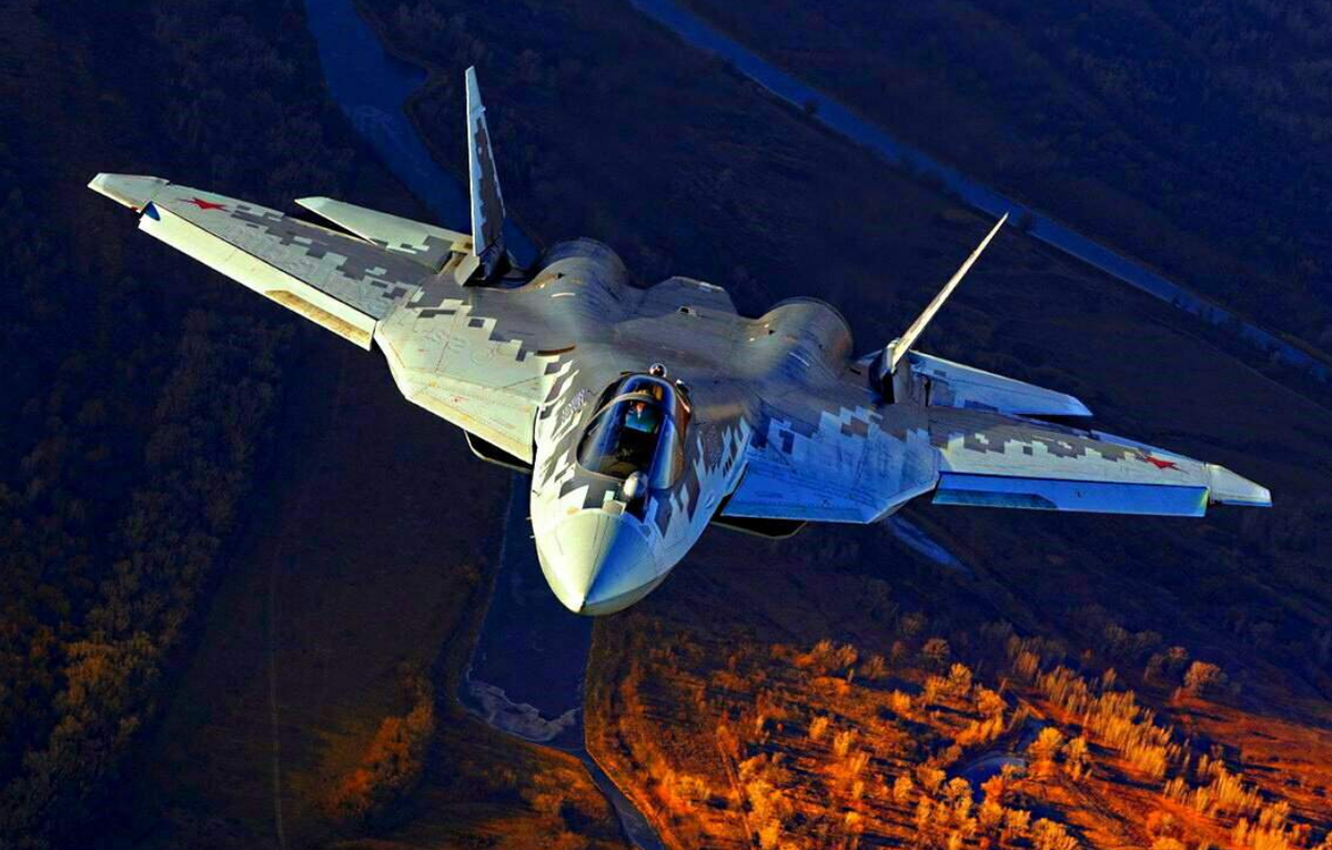 Западные "эксперты" без особых на то оснований, называли "Су-57 "худшим самолетом пятого поколения". Буквально в последние месяцы это мнение заметно изменилось. Хотя, честно говоря, оно изначально было очевидно предзятым. Фото ОАК