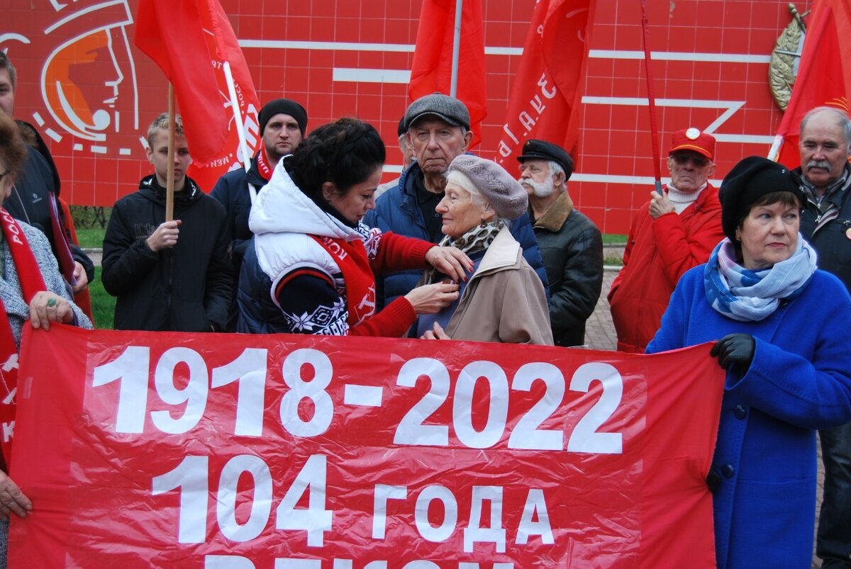 Поздравить товарища с днем рождения прикольно