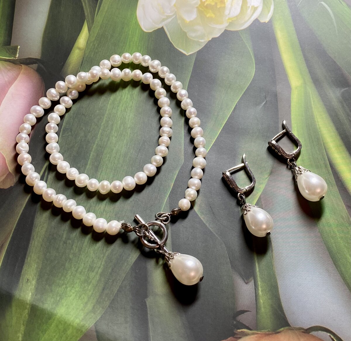 Колье и серьги из натурального жемчуга. Фото из личного архива автора. 