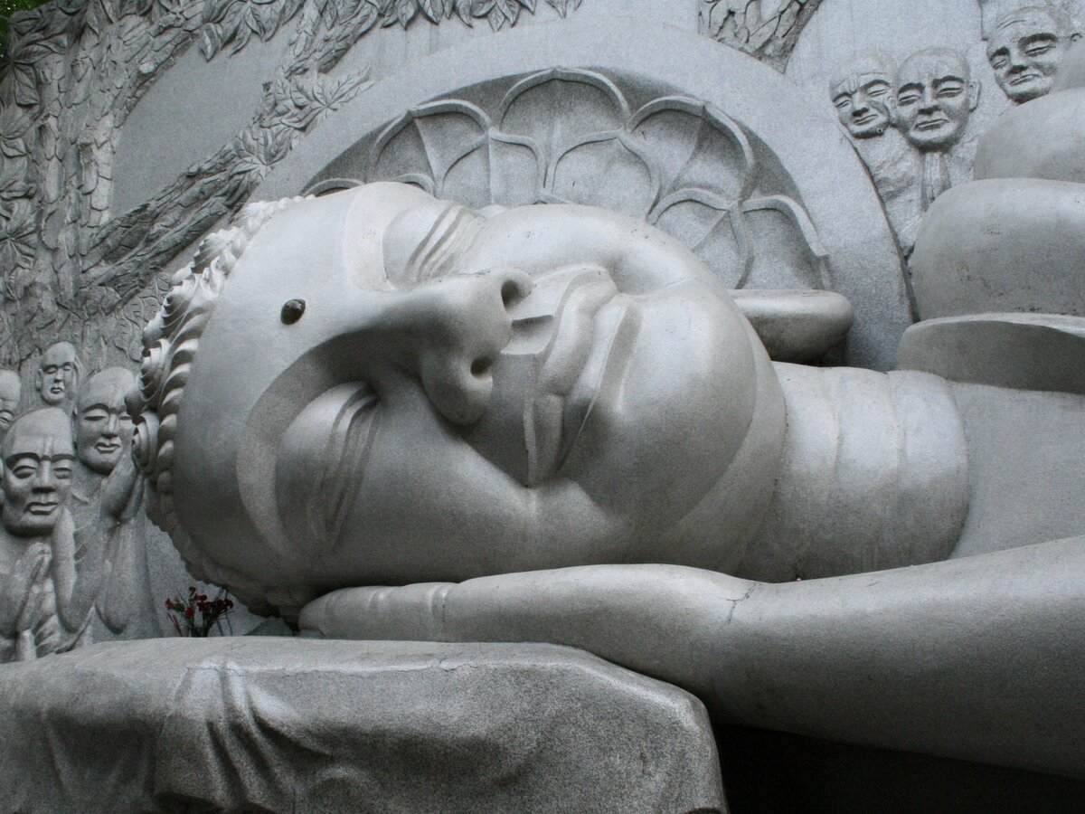 Статуя  Будды, пагода Лонг Шон, Вьетнам.