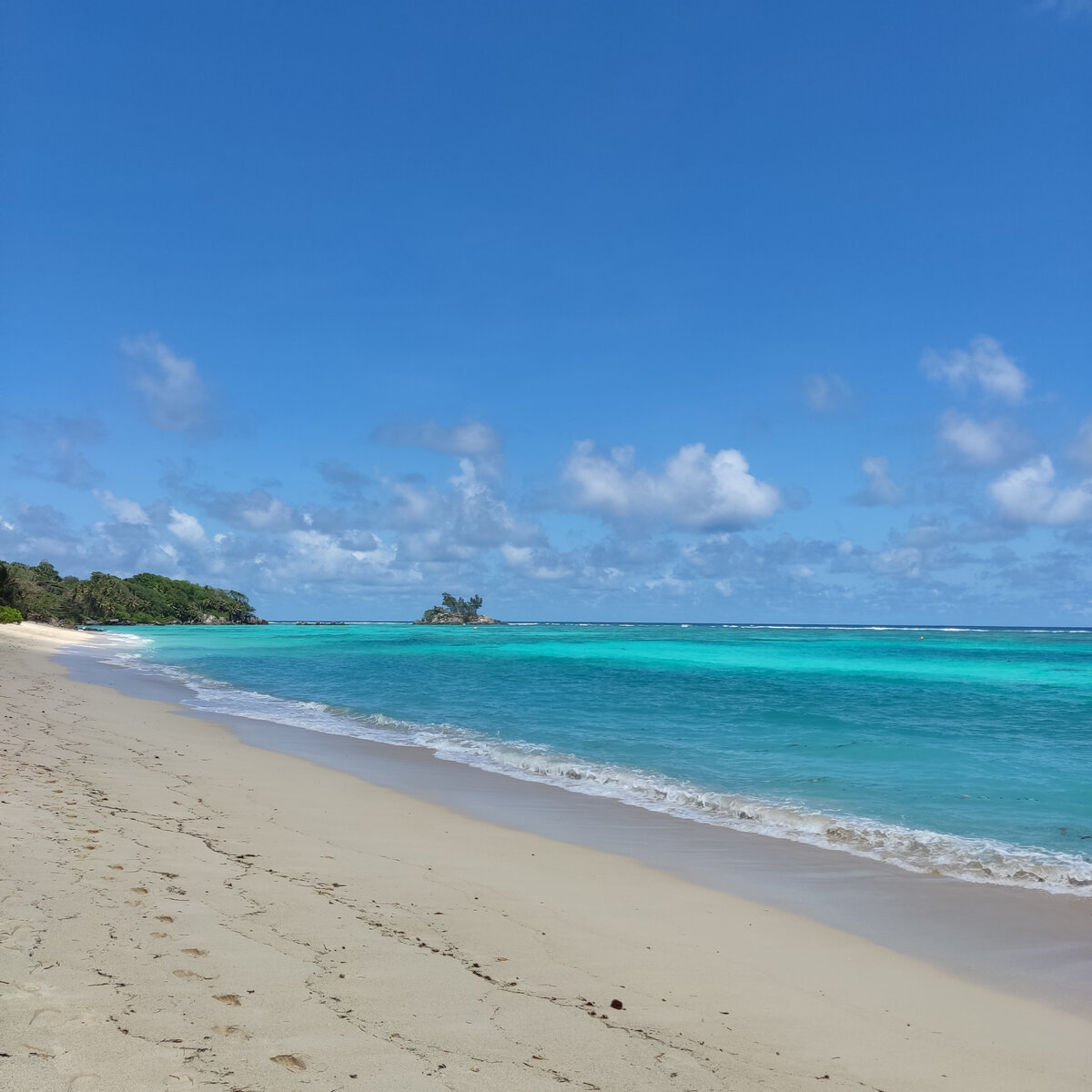 Anse Royale в левую сторону
