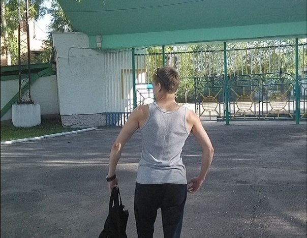 Люди с широкой спиной