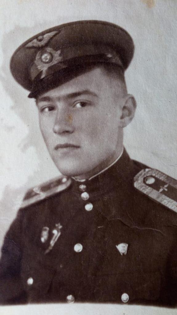 17 лет. Кировобадское училище военных летчиков.