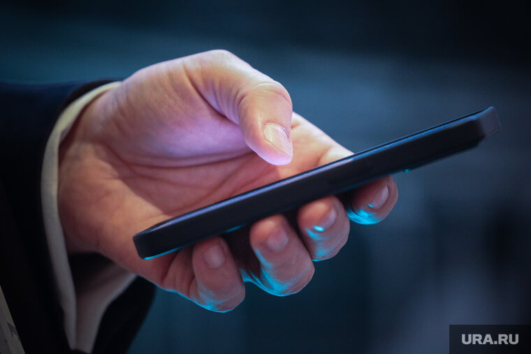    Мужчина обвинил женщин в краже телефона у его подруги