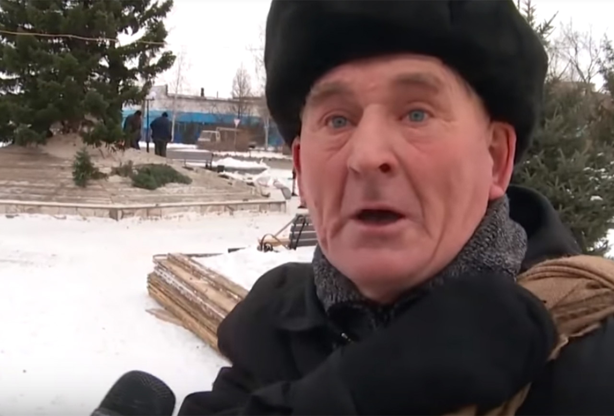 Этот дед доедает последний без соли...