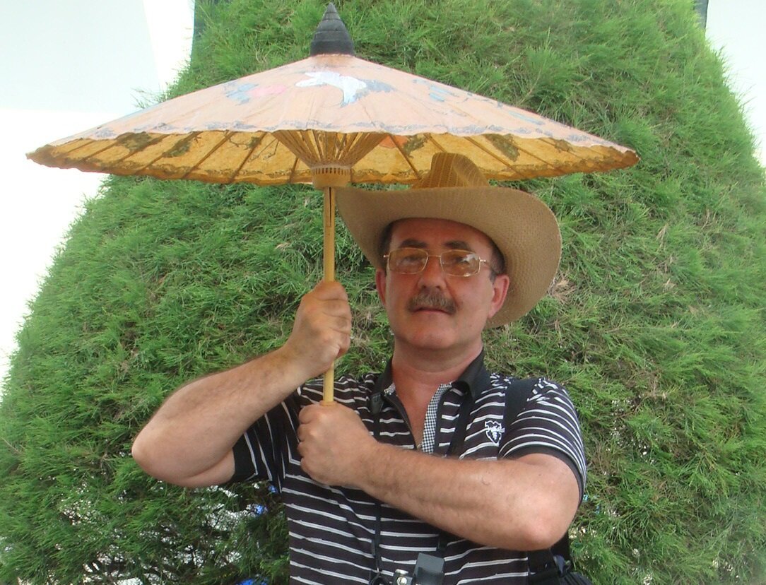 Демонстрация зонтика от солнца