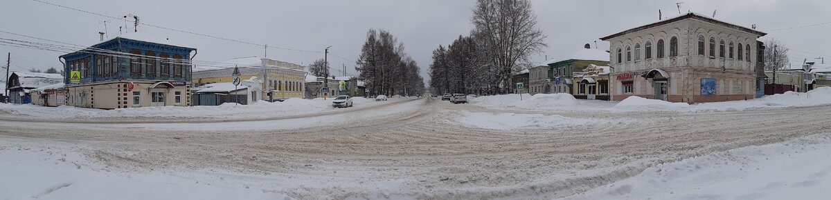 Весной под карнизом лениного дома