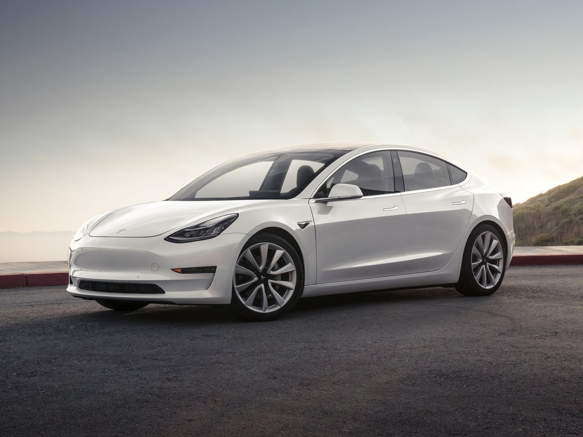 Tesla Model 3 (Источник фото: auto.ru)