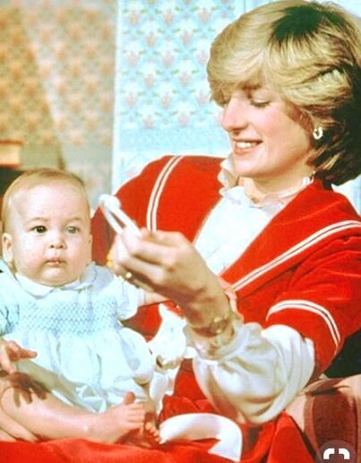 принц Уильям с мамой
