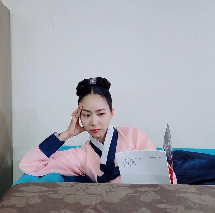 Кадр с места съёмок дорамы "Королева Чорин".