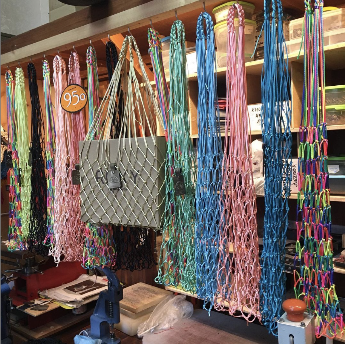 @avoskagiveshope.shop