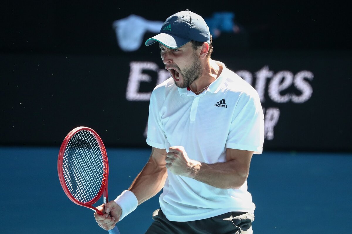 Аслан Карацев. Для него успехом было попадание в основную сетку Australian Open. А теперь он в четвертьфинале. 