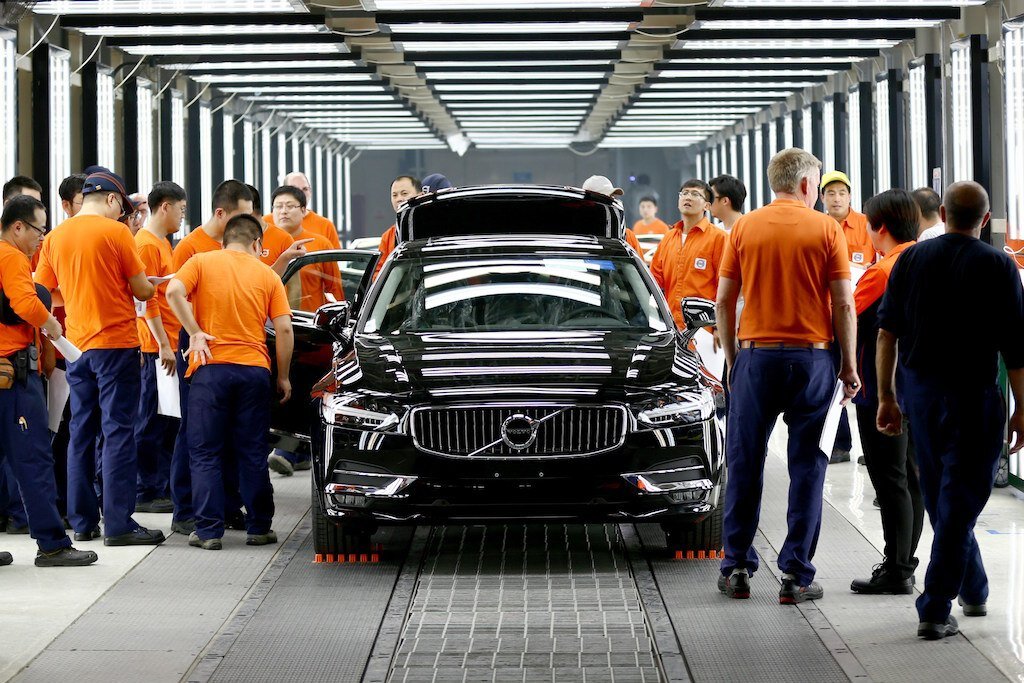 Workers at a production plant | Volvo