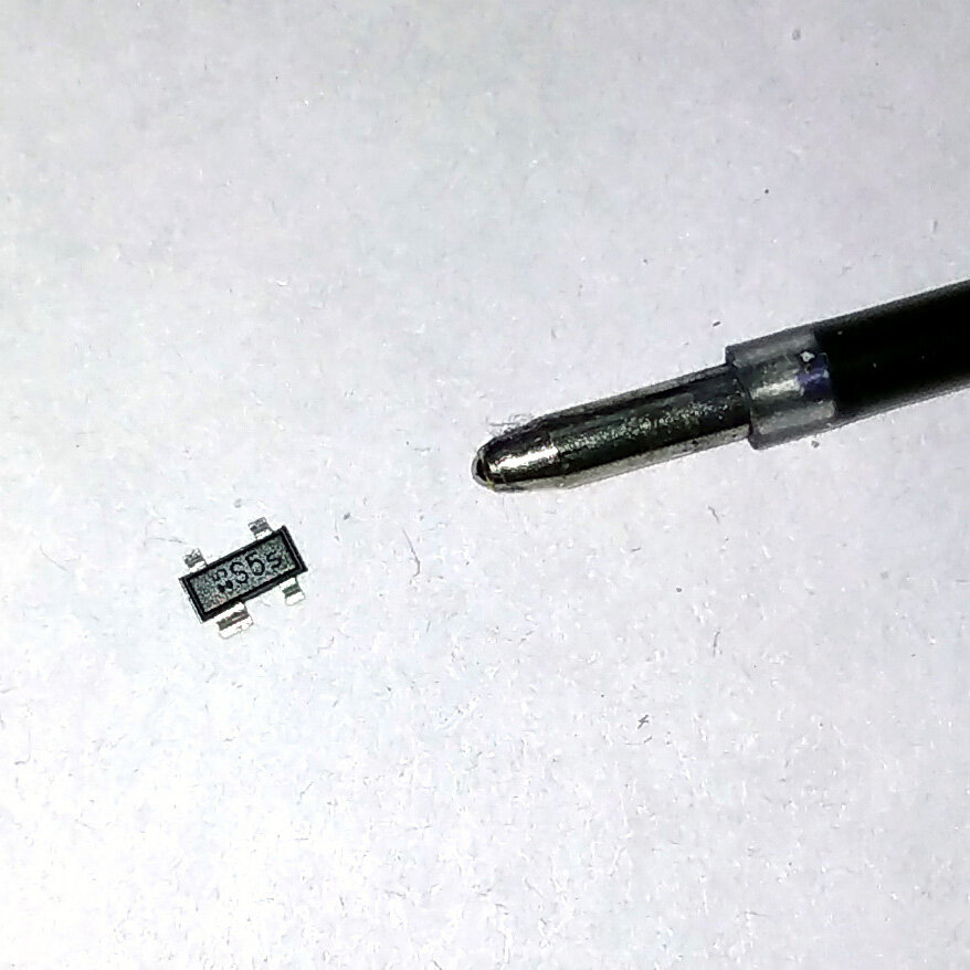 BAT15099E6433HTMA (для сравнения - стержень от авторучки)